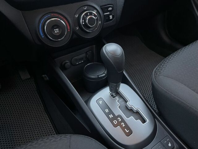 Красный Киа Рио, объемом двигателя 1.6 л и пробегом 113 тыс. км за 9999 $, фото 7 на Automoto.ua