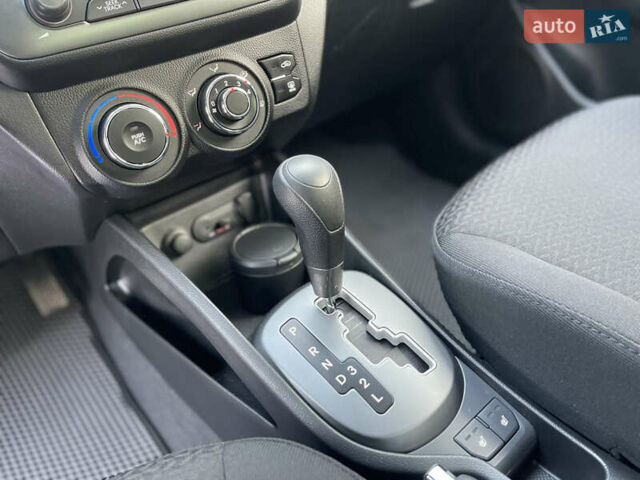 Червоний Кіа Ріо, об'ємом двигуна 1.6 л та пробігом 113 тис. км за 9500 $, фото 22 на Automoto.ua