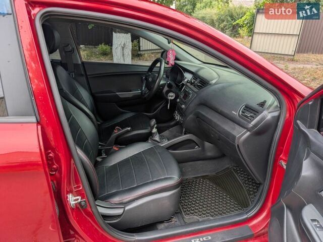 Красный Киа Рио, объемом двигателя 1.4 л и пробегом 181 тыс. км за 6800 $, фото 10 на Automoto.ua
