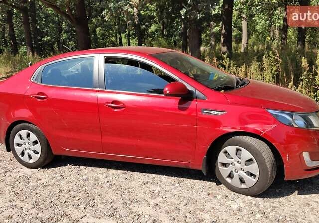 Красный Киа Рио, объемом двигателя 1.6 л и пробегом 112 тыс. км за 9000 $, фото 2 на Automoto.ua