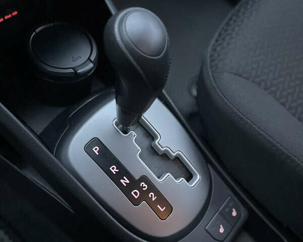 Красный Киа Рио, объемом двигателя 1.6 л и пробегом 113 тыс. км за 9300 $, фото 56 на Automoto.ua