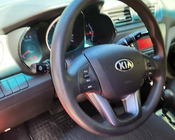 Красный Киа Рио, объемом двигателя 1.4 л и пробегом 126 тыс. км за 7900 $, фото 11 на Automoto.ua