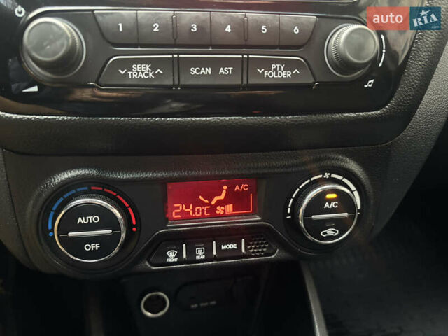 Красный Киа Рио, объемом двигателя 1.6 л и пробегом 35 тыс. км за 10350 $, фото 4 на Automoto.ua