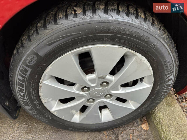 Красный Киа Рио, объемом двигателя 1.59 л и пробегом 35 тыс. км за 9950 $, фото 12 на Automoto.ua