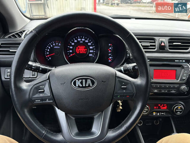 Червоний Кіа Ріо, об'ємом двигуна 1.59 л та пробігом 35 тис. км за 9999 $, фото 12 на Automoto.ua