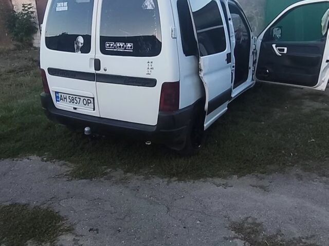 Красный Киа Рио, объемом двигателя 1.59 л и пробегом 2 тыс. км за 11600 $, фото 12 на Automoto.ua