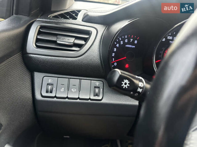 Красный Киа Рио, объемом двигателя 1.59 л и пробегом 35 тыс. км за 10800 $, фото 9 на Automoto.ua