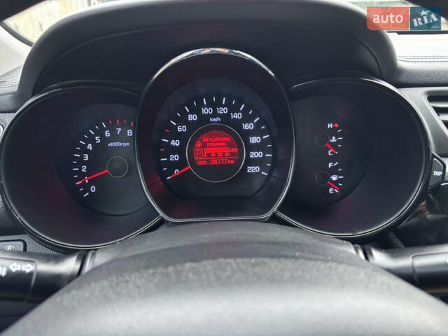 Червоний Кіа Ріо, об'ємом двигуна 1.59 л та пробігом 35 тис. км за 9999 $, фото 15 на Automoto.ua