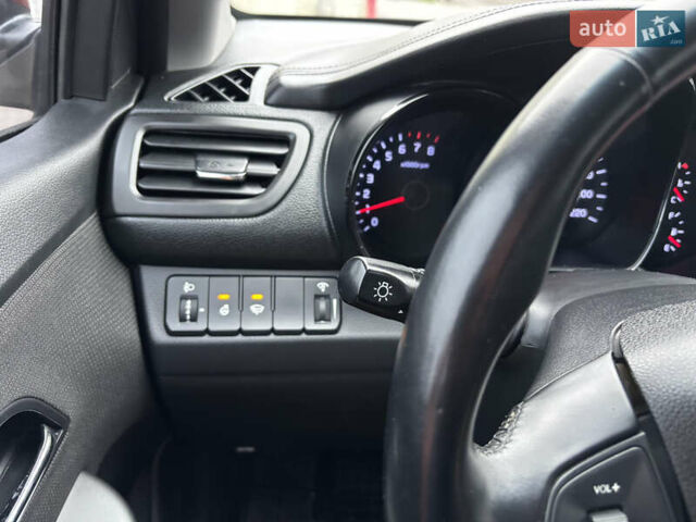 Красный Киа Рио, объемом двигателя 1.59 л и пробегом 35 тыс. км за 9950 $, фото 25 на Automoto.ua