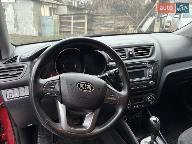 Червоний Кіа Ріо, об'ємом двигуна 1.6 л та пробігом 35 тис. км за 9998 $, фото 8 на Automoto.ua