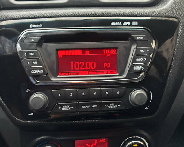 Красный Киа Рио, объемом двигателя 1.6 л и пробегом 35 тыс. км за 10350 $, фото 8 на Automoto.ua