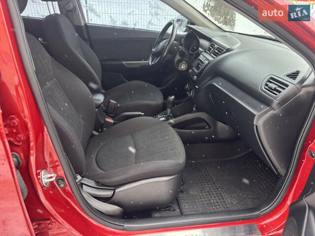 Красный Киа Рио, объемом двигателя 1.59 л и пробегом 35 тыс. км за 9950 $, фото 5 на Automoto.ua