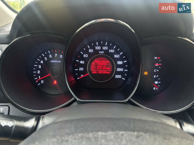 Красный Киа Рио, объемом двигателя 1.59 л и пробегом 35 тыс. км за 10800 $, фото 10 на Automoto.ua