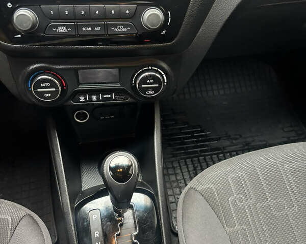 Красный Киа Рио, объемом двигателя 1.59 л и пробегом 35 тыс. км за 10800 $, фото 8 на Automoto.ua