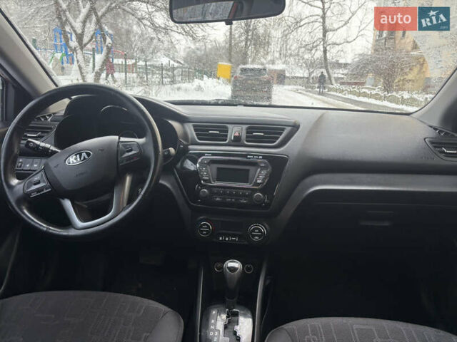 Красный Киа Рио, объемом двигателя 1.59 л и пробегом 35 тыс. км за 9950 $, фото 6 на Automoto.ua