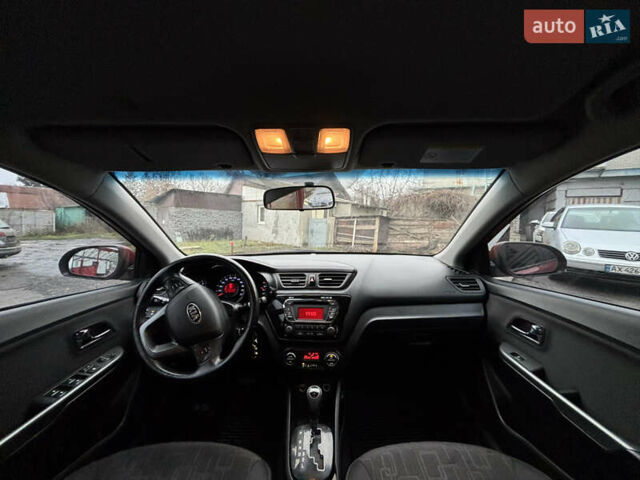 Червоний Кіа Ріо, об'ємом двигуна 1.6 л та пробігом 35 тис. км за 9998 $, фото 15 на Automoto.ua