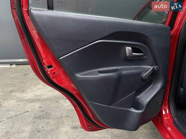 Красный Киа Рио, объемом двигателя 1.4 л и пробегом 75 тыс. км за 12000 $, фото 42 на Automoto.ua