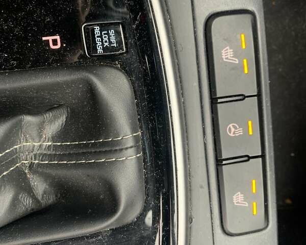 Красный Киа Рио, объемом двигателя 1.37 л и пробегом 51 тыс. км за 8990 $, фото 6 на Automoto.ua