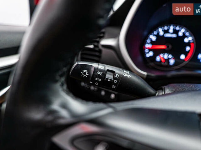 Червоний Кіа Ріо, об'ємом двигуна 1.6 л та пробігом 56 тис. км за 15556 $, фото 14 на Automoto.ua