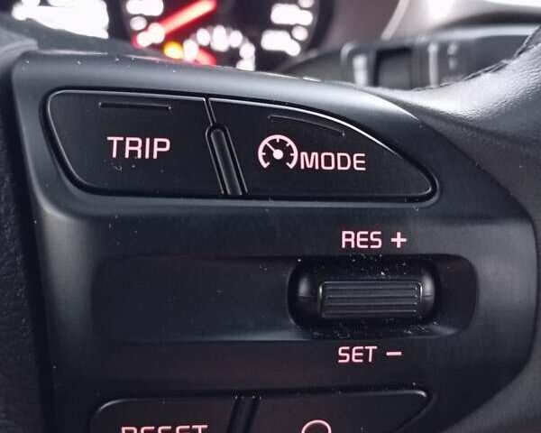 Червоний Кіа Ріо, об'ємом двигуна 1.59 л та пробігом 49 тис. км за 15750 $, фото 10 на Automoto.ua