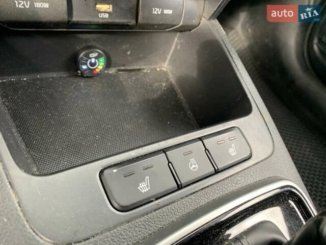 Червоний Кіа Ріо, об'ємом двигуна 1.59 л та пробігом 34 тис. км за 14560 $, фото 5 на Automoto.ua