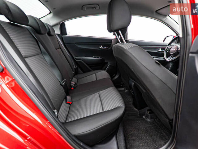 Червоний Кіа Ріо, об'ємом двигуна 1.6 л та пробігом 56 тис. км за 15556 $, фото 19 на Automoto.ua