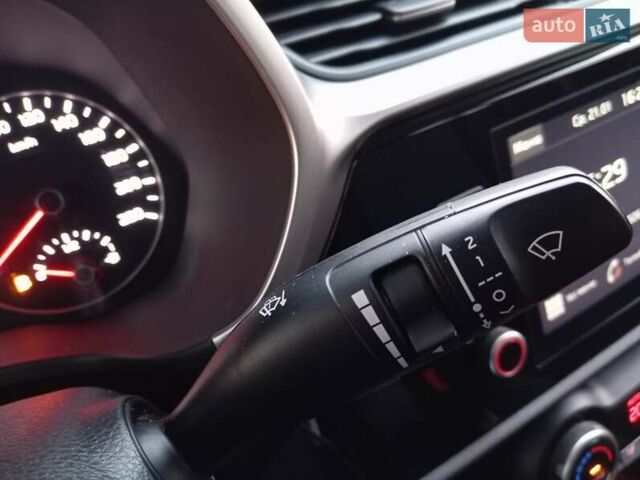 Червоний Кіа Ріо, об'ємом двигуна 1.59 л та пробігом 49 тис. км за 15750 $, фото 13 на Automoto.ua