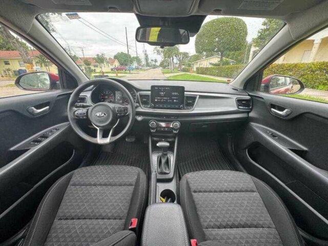 Красный Киа Рио, объемом двигателя 1.6 л и пробегом 28 тыс. км за 2500 $, фото 5 на Automoto.ua
