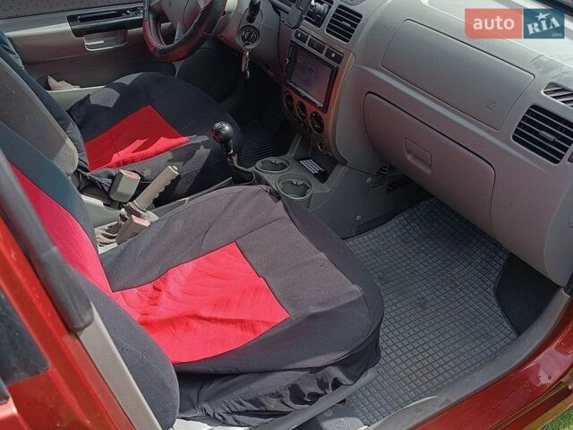 Красный Киа Рио, объемом двигателя 1.5 л и пробегом 276 тыс. км за 2900 $, фото 3 на Automoto.ua