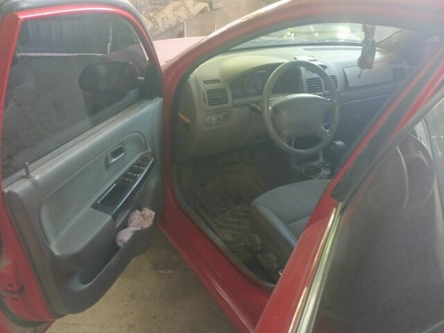 Красный Киа Рио, объемом двигателя 1.5 л и пробегом 300 тыс. км за 2500 $, фото 4 на Automoto.ua