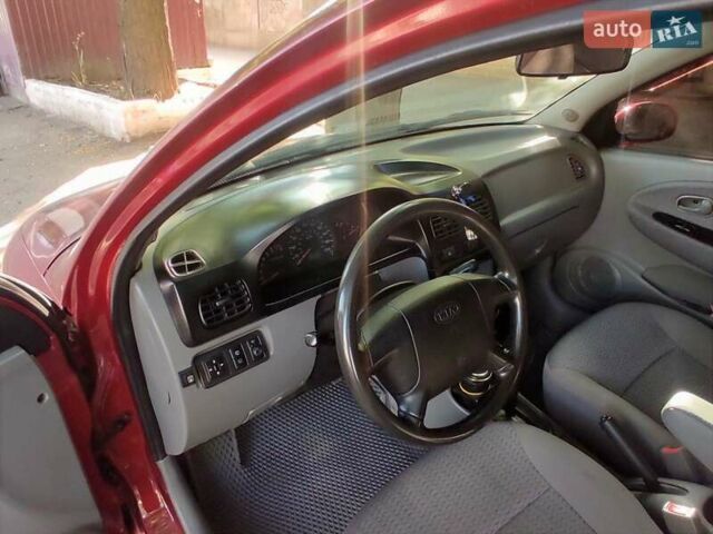 Красный Киа Рио, объемом двигателя 1.5 л и пробегом 185 тыс. км за 3500 $, фото 48 на Automoto.ua