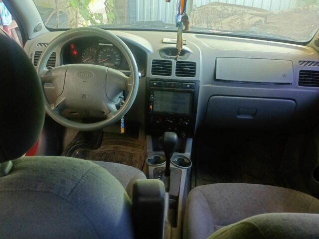 Красный Киа Рио, объемом двигателя 1.5 л и пробегом 300 тыс. км за 2500 $, фото 6 на Automoto.ua