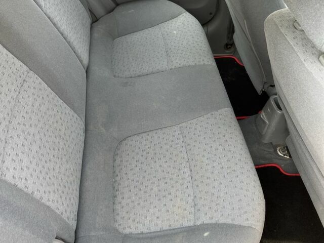 Красный Киа Рио, объемом двигателя 1.5 л и пробегом 380 тыс. км за 2150 $, фото 7 на Automoto.ua