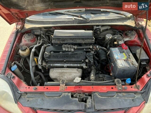 Красный Киа Рио, объемом двигателя 1.49 л и пробегом 380 тыс. км за 1950 $, фото 5 на Automoto.ua