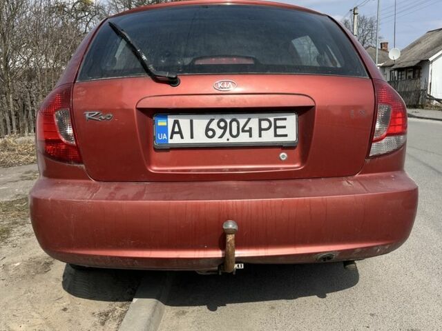 Красный Киа Рио, объемом двигателя 1.5 л и пробегом 380 тыс. км за 2150 $, фото 3 на Automoto.ua