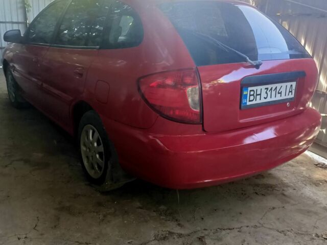 Красный Киа Рио, объемом двигателя 1.5 л и пробегом 300 тыс. км за 2500 $, фото 1 на Automoto.ua