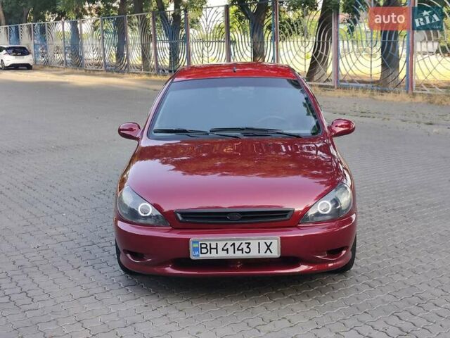 Красный Киа Рио, объемом двигателя 1.5 л и пробегом 185 тыс. км за 3500 $, фото 1 на Automoto.ua