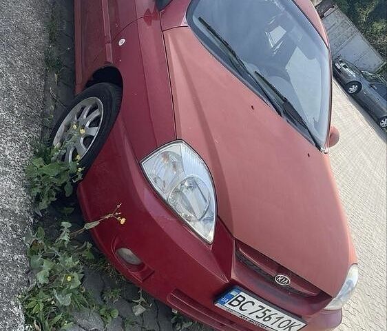 Красный Киа Рио, объемом двигателя 1.3 л и пробегом 280 тыс. км за 2204 $, фото 1 на Automoto.ua