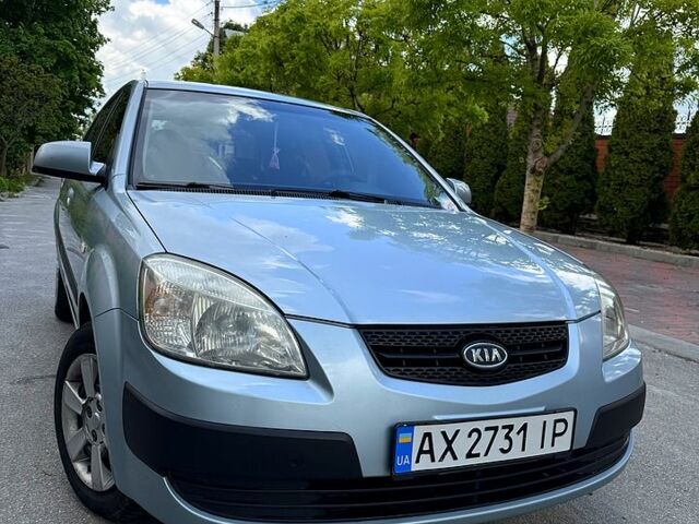 Киа Рио, объемом двигателя 1.4 л и пробегом 230 тыс. км за 4000 $, фото 1 на Automoto.ua
