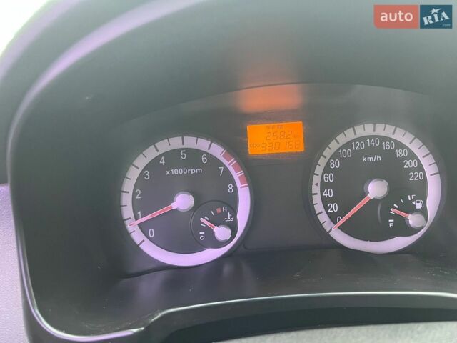 Киа Рио, объемом двигателя 1.4 л и пробегом 330 тыс. км за 4000 $, фото 2 на Automoto.ua