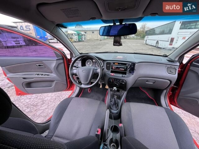 Киа Рио, объемом двигателя 1.4 л и пробегом 330 тыс. км за 4000 $, фото 1 на Automoto.ua