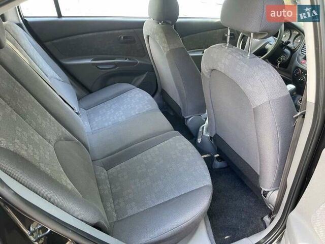 Кіа Ріо, об'ємом двигуна 1.4 л та пробігом 177 тис. км за 4950 $, фото 12 на Automoto.ua
