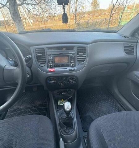 Киа Рио, объемом двигателя 1.4 л и пробегом 128 тыс. км за 4500 $, фото 3 на Automoto.ua