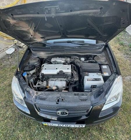 Киа Рио, объемом двигателя 1.4 л и пробегом 128 тыс. км за 4500 $, фото 2 на Automoto.ua