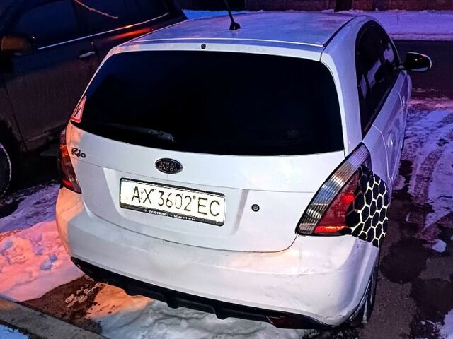 Киа Рио, объемом двигателя 16 л и пробегом 260 тыс. км за 4300 $, фото 5 на Automoto.ua