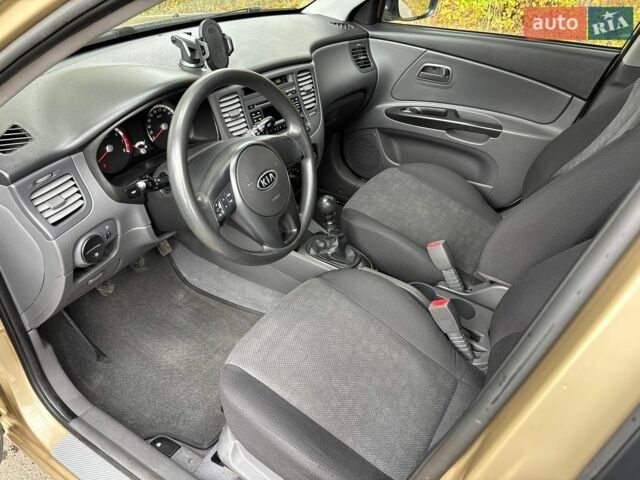 Киа Рио, объемом двигателя 1.4 л и пробегом 112 тыс. км за 5350 $, фото 10 на Automoto.ua