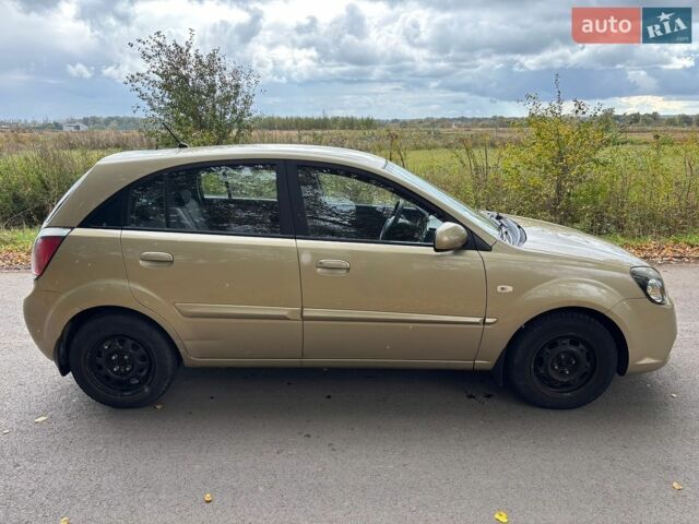 Киа Рио, объемом двигателя 1.4 л и пробегом 112 тыс. км за 5350 $, фото 3 на Automoto.ua