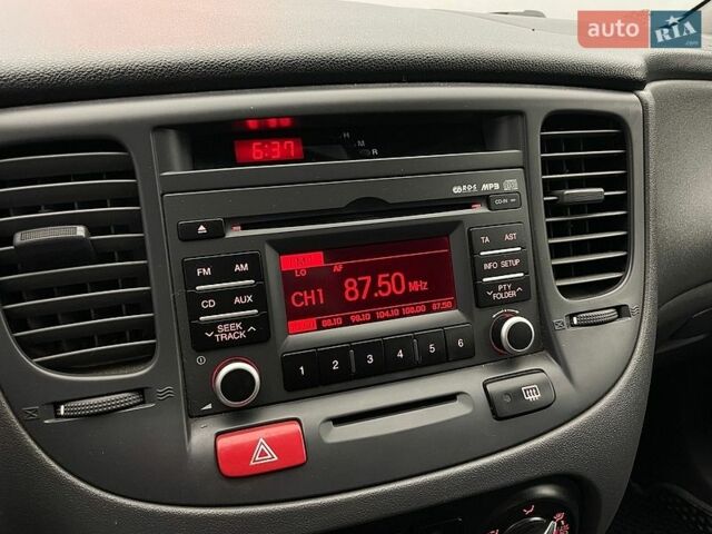 Киа Рио, объемом двигателя 1.4 л и пробегом 136 тыс. км за 5476 $, фото 14 на Automoto.ua
