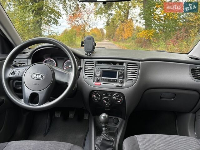 Киа Рио, объемом двигателя 1.4 л и пробегом 112 тыс. км за 5350 $, фото 9 на Automoto.ua
