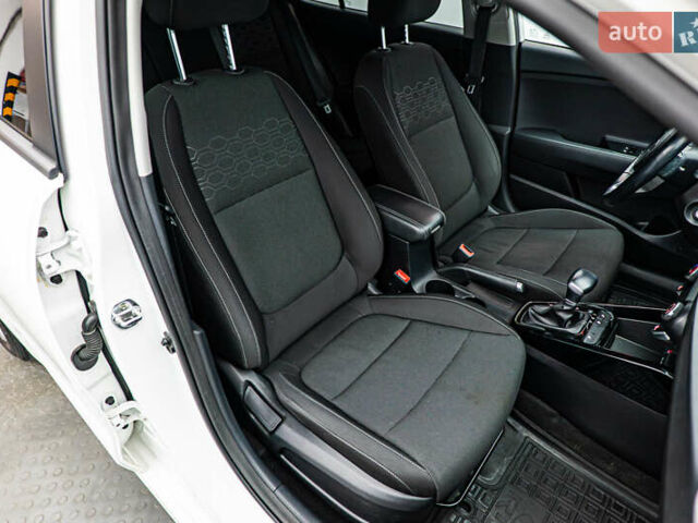 Кіа Ріо, об'ємом двигуна 1.4 л та пробігом 75 тис. км за 12459 $, фото 17 на Automoto.ua